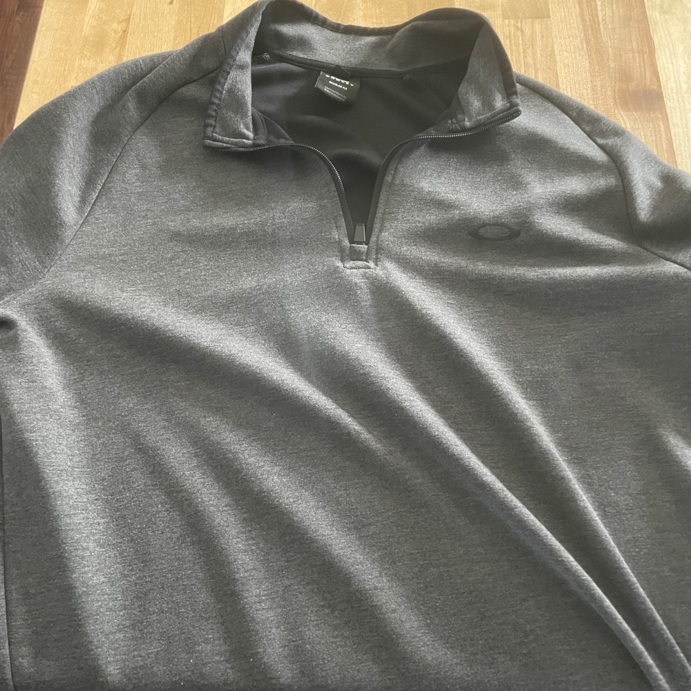 Men’s Oakley quarter zip